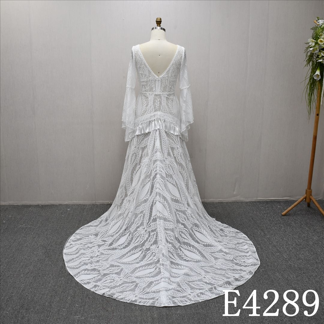 A unique and simple long-sleeved V-neck A-line wedding dress evening gown.
