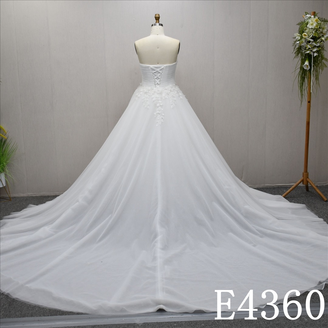 Best-selling A-line lace dress, with detachable trains, sleeveless, with lace-up back wedding dress.