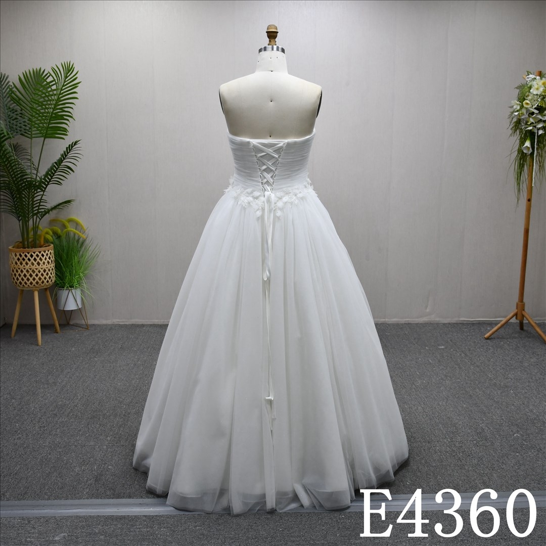 Best-selling A-line lace dress, with detachable trains, sleeveless, with lace-up back wedding dress.