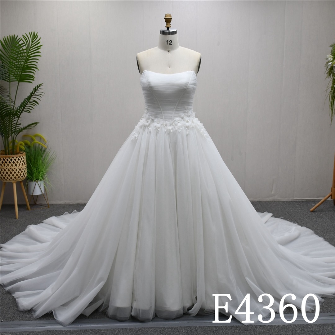 Best-selling A-line lace dress, with detachable trains, sleeveless, with lace-up back wedding dress.