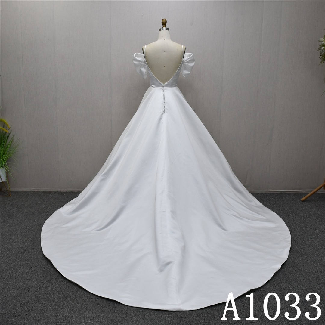 This Stain A-line Spaghetti straps dress features a simple design with Lace flower