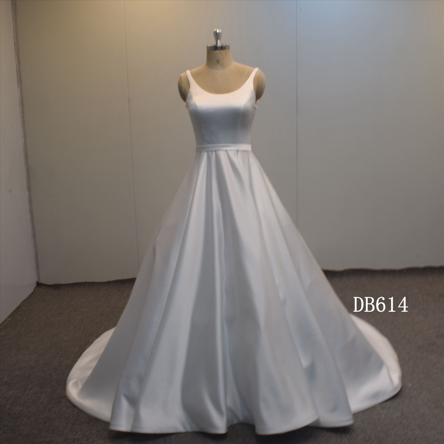Boat Neckline Lace Up Back Satin Bridal Gown Hot Sell Wedding Dress