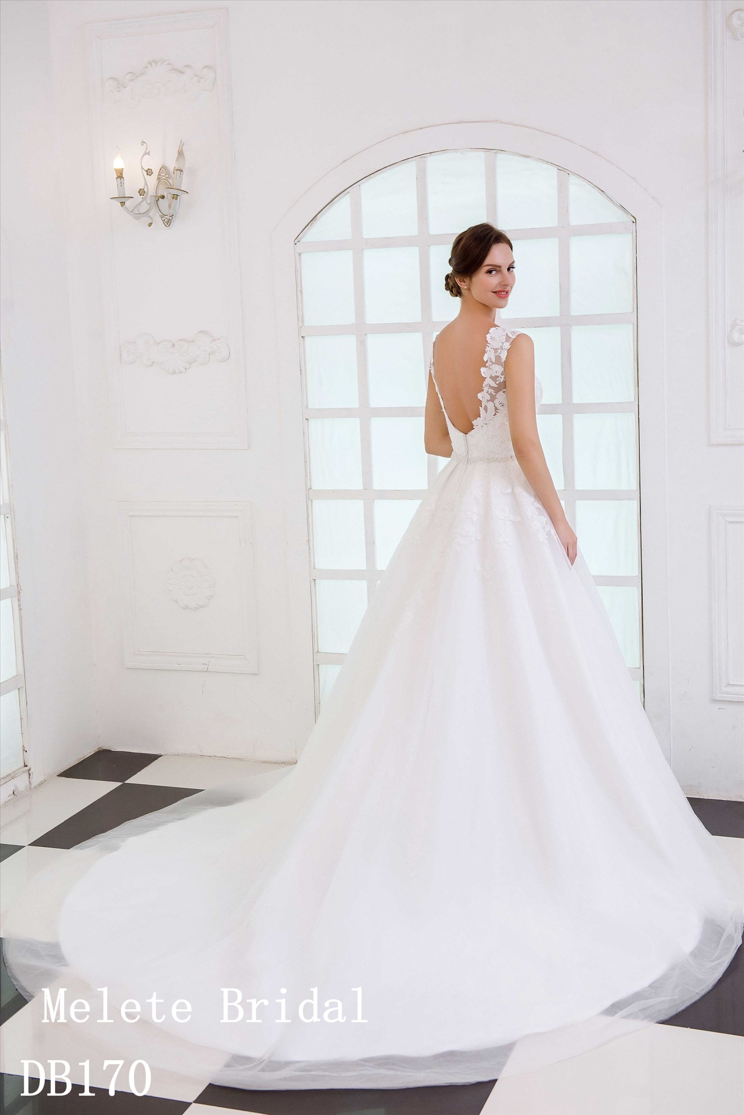 Backless new design bridal gown with cap sleeves customized dress