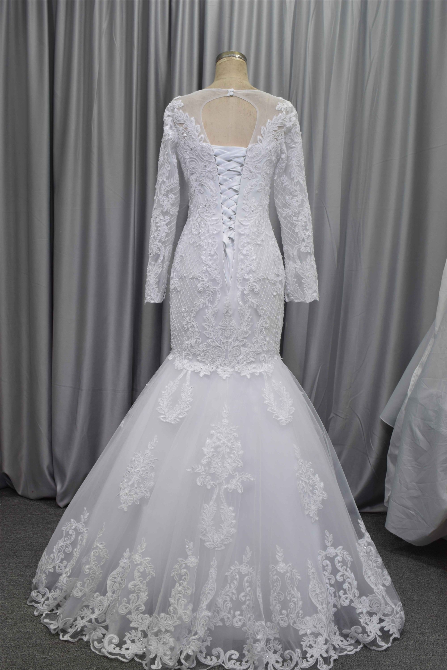 Long sleeves mermaid bridal gown lace with beading wedding dress with a detachable train
