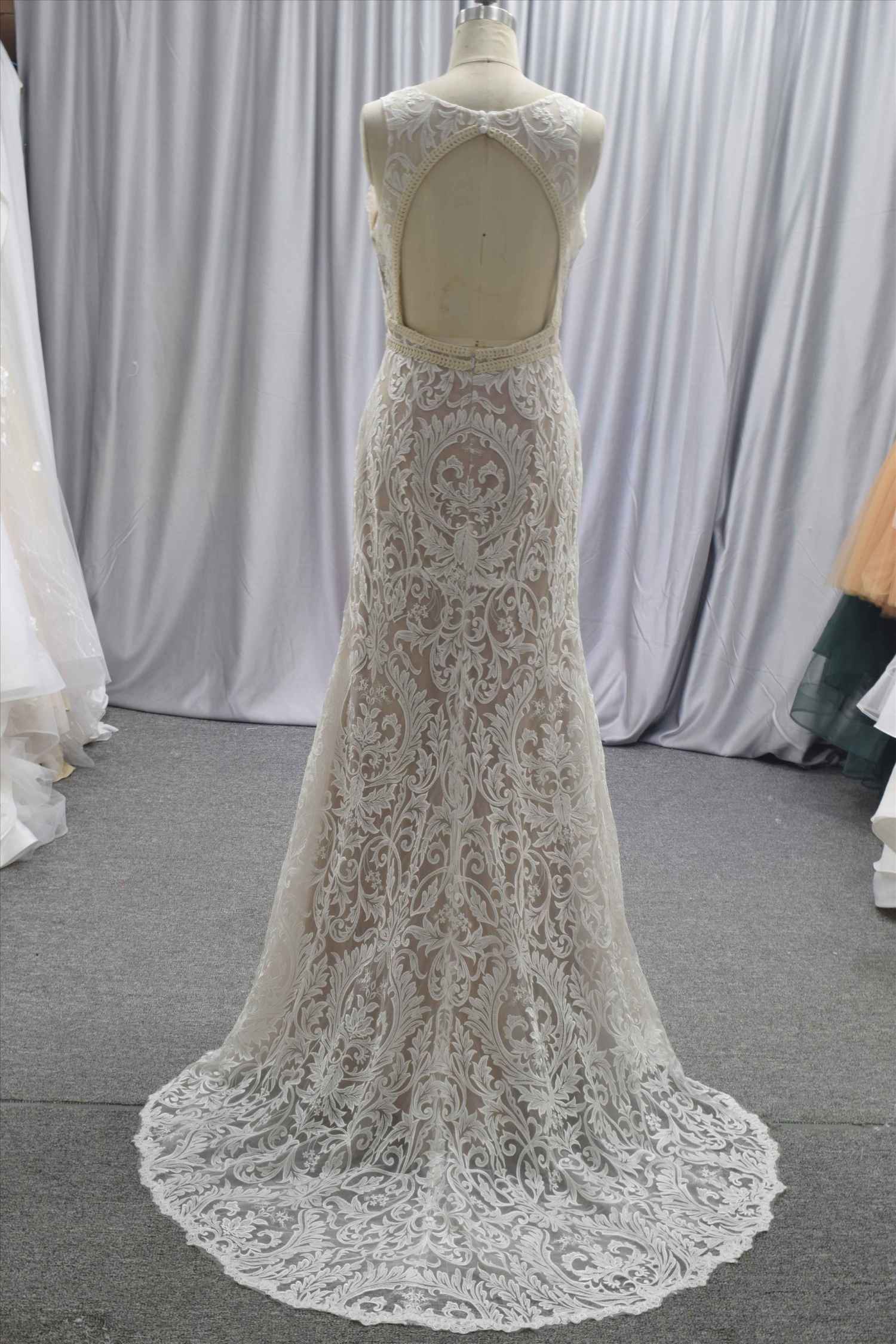 Skin color new arrival mermaid bridal gown with key hole back