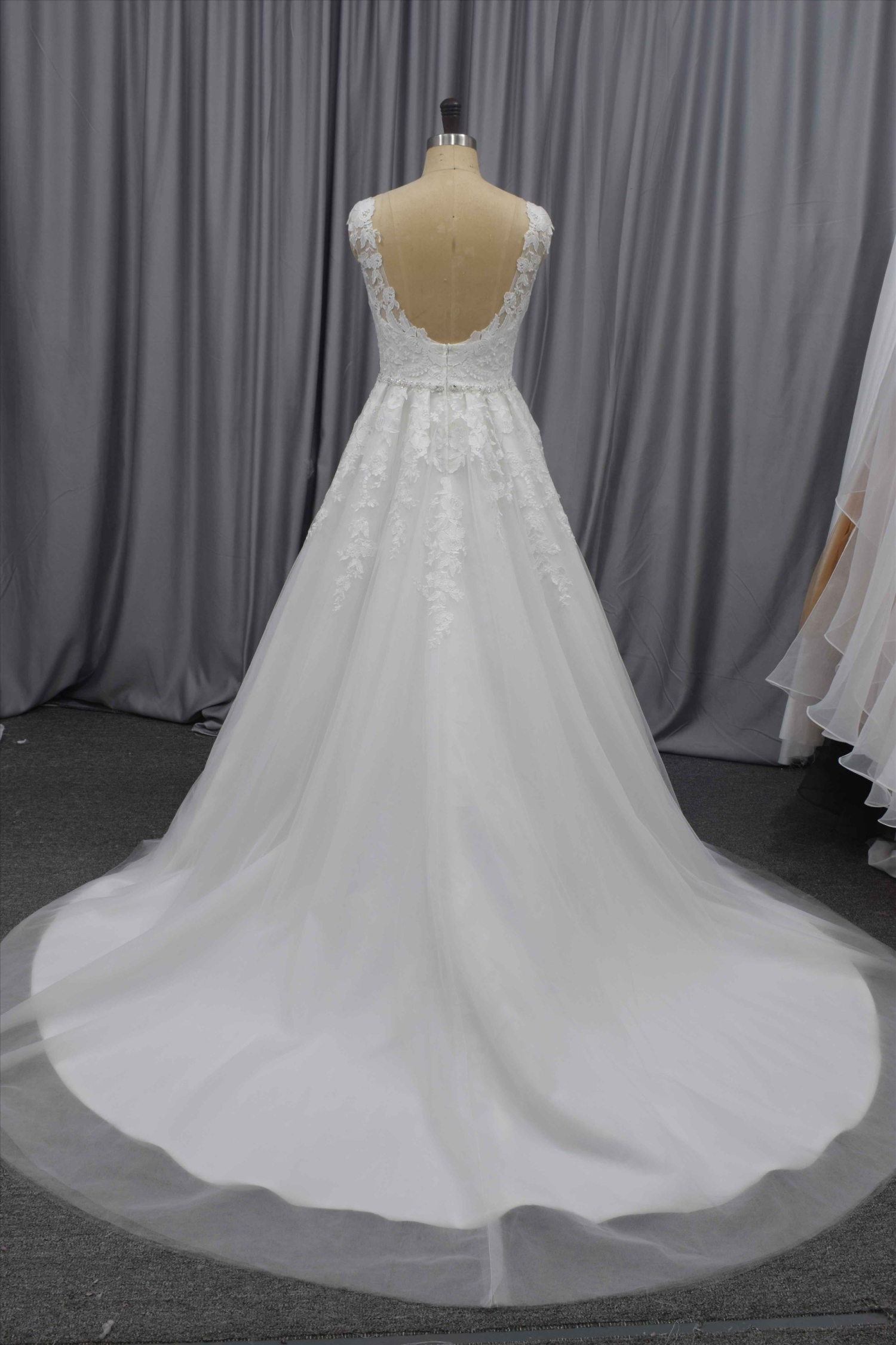 A line straps V neckline night back princess design wedding gown