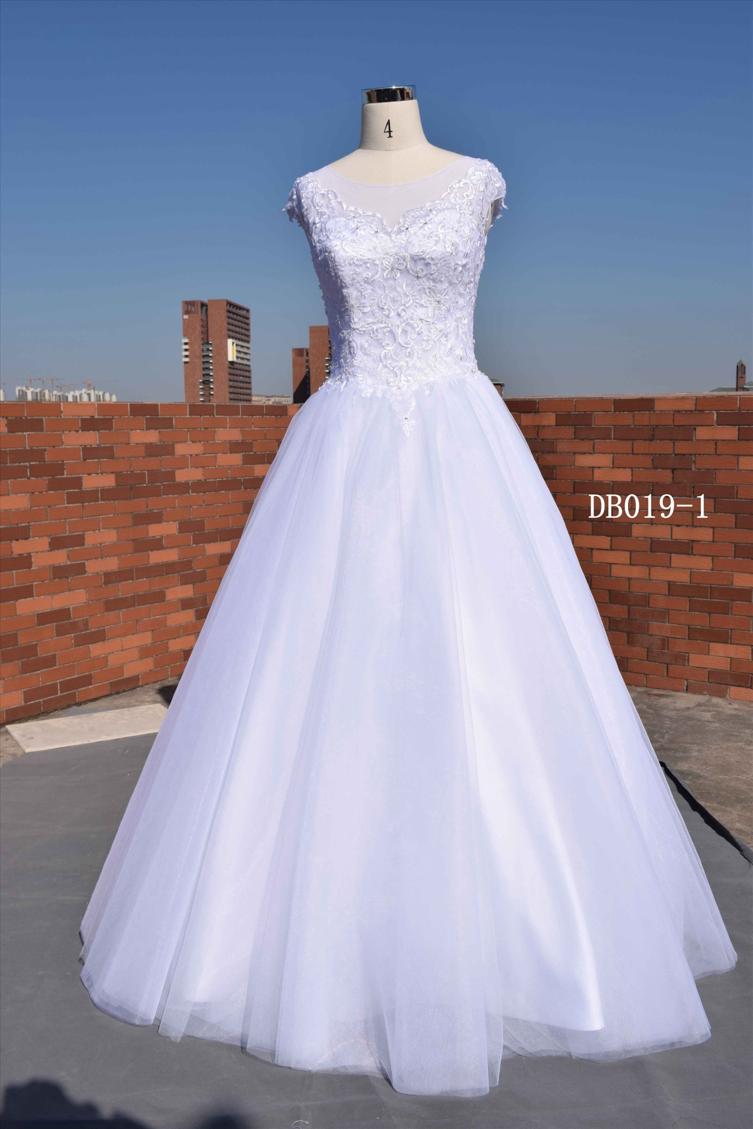 white colour ke gown