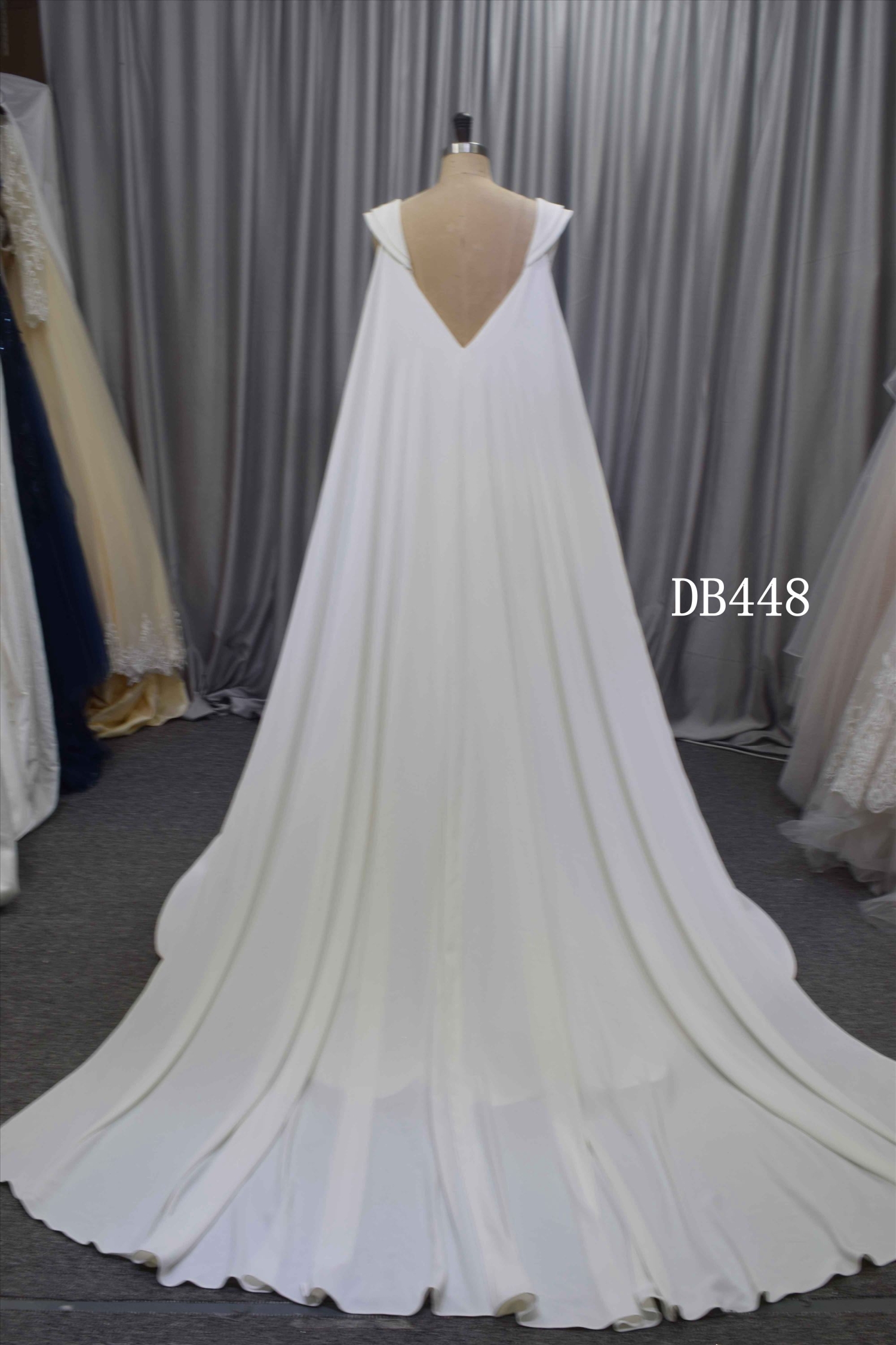 Crepe wedding dress wish a detachable cape