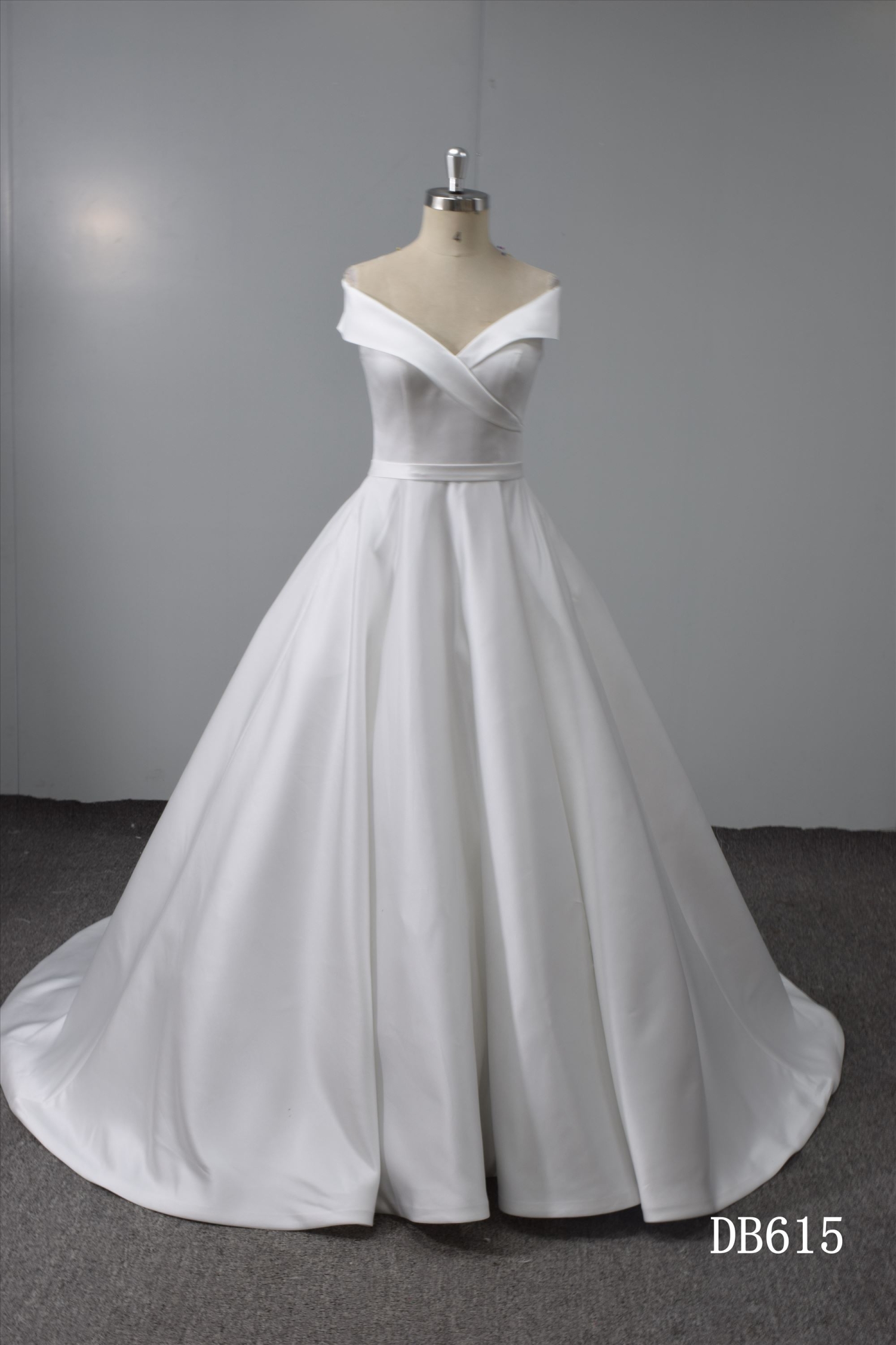 Off Shoulder Lace Up Back Satin Bridal Gown Hot Sell Wedding Dress