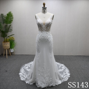 2025 V-neckline Applique Sheath Mermaid Elegant High Quality Wedding Dress