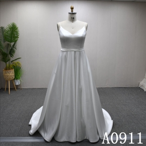 Hot selling strappy V-neck A-line skirt with small bow white wedding dress