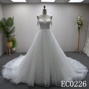 Hot-selling A-line dress, luxurious design, lace and beading, long train wedding dress/evening gown