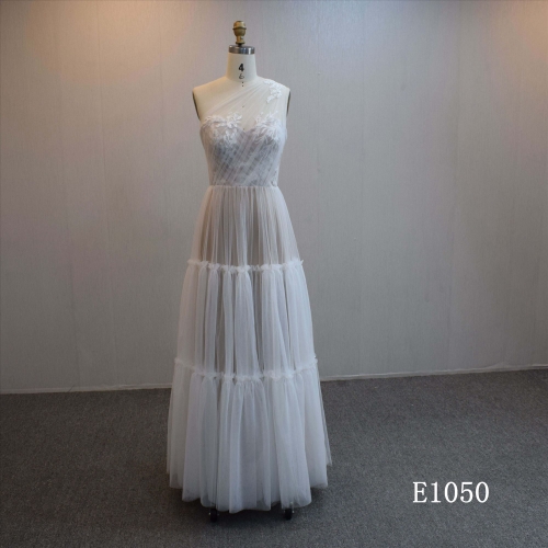 Lastest design A-line bridal dress guangzhou factory made elegant Lace bridal dress