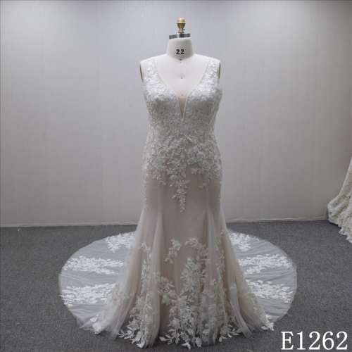 2023 summer Mermaid plunging-v long  appliqued  long train wedding dress