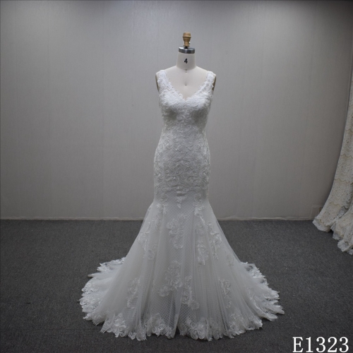 Factory sell  formal Trumpet V -neck appliqued nice quality wedding dress