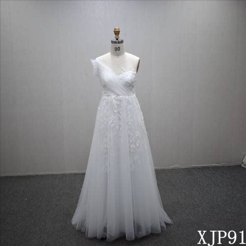 Charming summer  A-line scoop lace appliqued  bridal dress for women