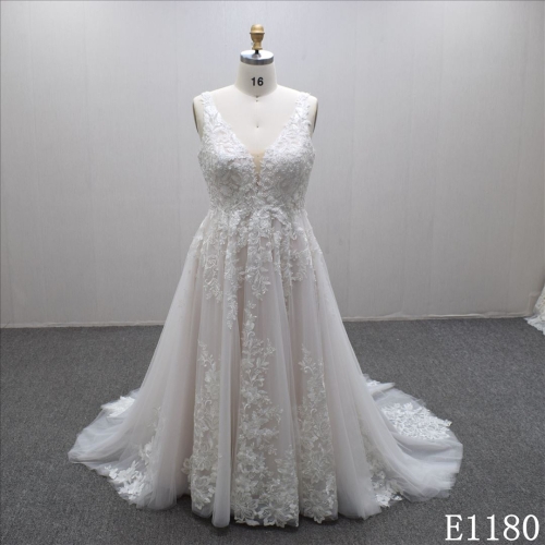 2023 Fairy  princess   A-line plunging v- neck lace appliqued hand-made  bridal dress