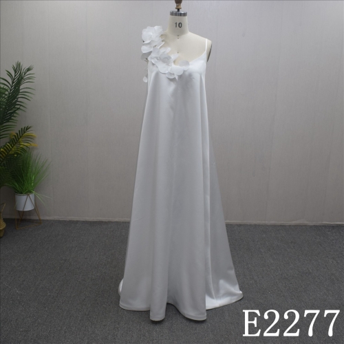 High Quality Elegant and simple Sleeveless  Wedding Dress