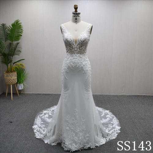 2025 V-neckline Applique Sheath Mermaid Elegant High Quality Wedding Dress