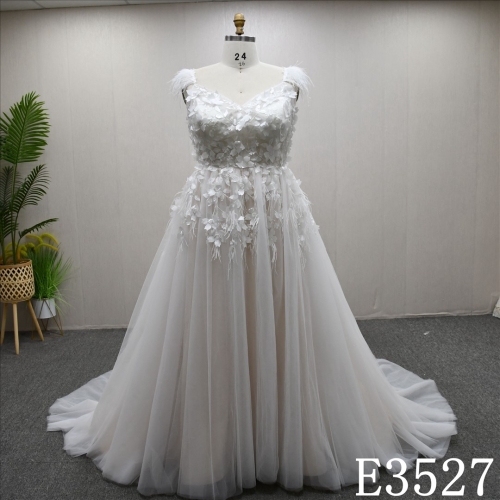 New Design V-Neckline Elegant Lace Applique A-line Popular Wedding Dress
