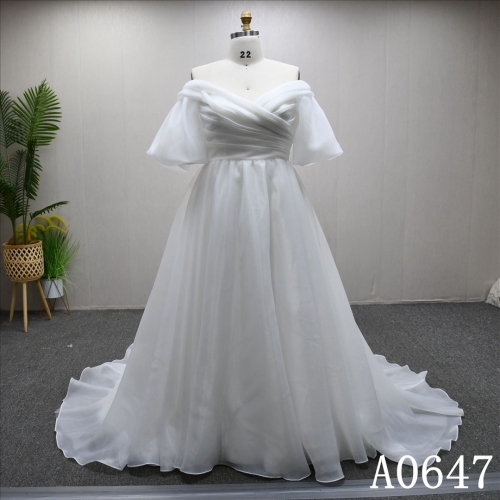 Beautiful wedding dress, A-line skirt, V-neck, back Lacing And zipper