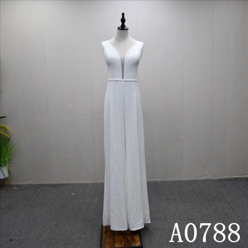 2025 Unique design ivory elegant V-neck jumpsuit high quality fashion