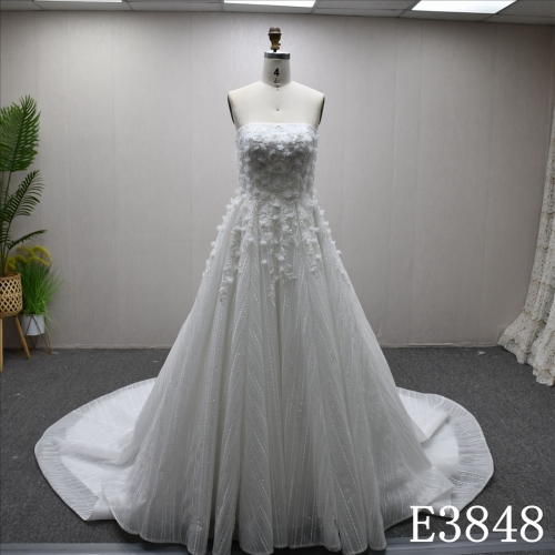 Unique design of three-dimensional flowers and lace, square neckline, wedding dress