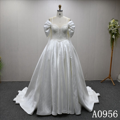 Luxurious design with pearl-embellished off-sleeve A-line wedding dress