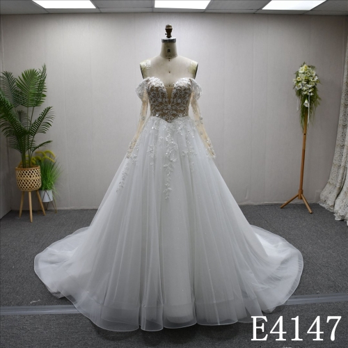 New Sweetheart neckline A-line lace beaded sequined wedding dress with a simple and unique design.