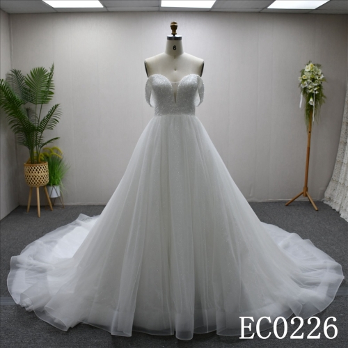 Hot-selling A-line dress, luxurious design, lace and beading, long train wedding dress/evening gown