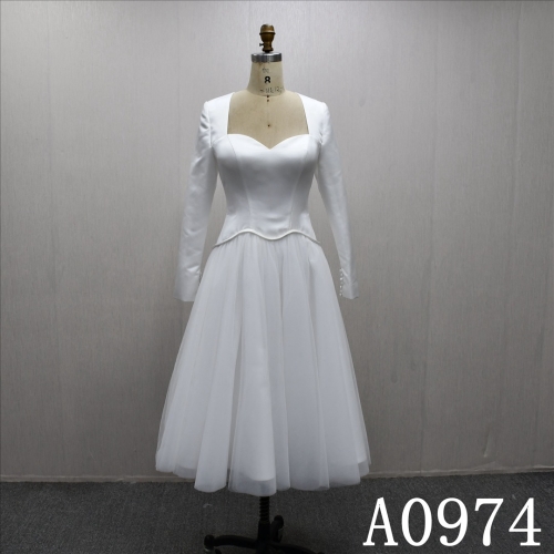 This new sweetheart neckline A-line long-sleeved wedding dress features a simple yet unique design.