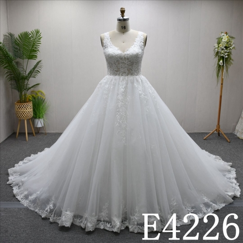 Best-selling A-line dress, simple design, Straps, with lace-up back wedding dress.