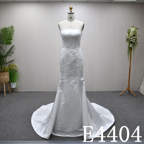 A Simple design Ivory  A-line wedding dress with detachable skirt, adorned with lace.