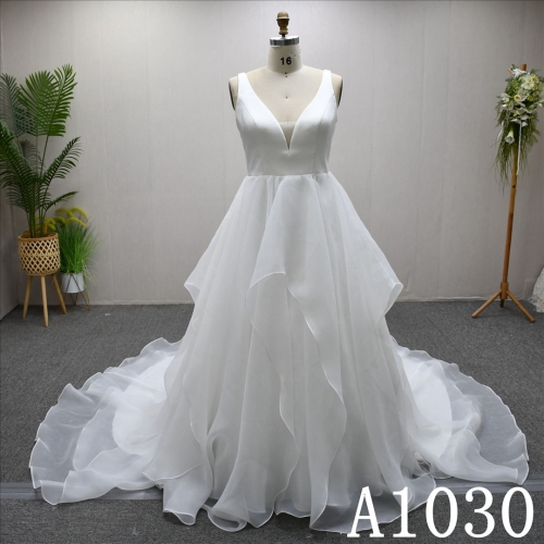 This Stain Aline Sleeveless straps dress features a simple design with Lace flower