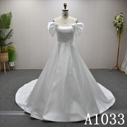 This Stain A-line Spaghetti straps dress features a simple design with Lace flower